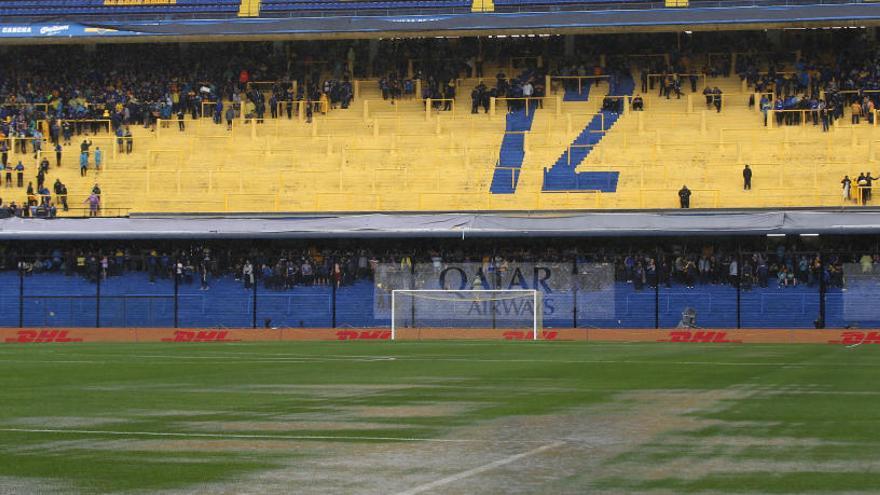 Charcos en el estadio de la Bombonera.