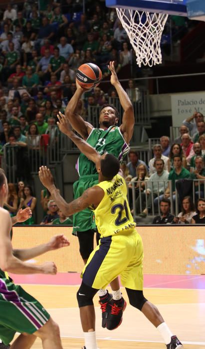 Una espectacular remontada en el último cuarto permite al Unicaja estrenarse en la Euroliga con un triunfo de prestigio que demuestra que los verdes están preparados para luchar por todo