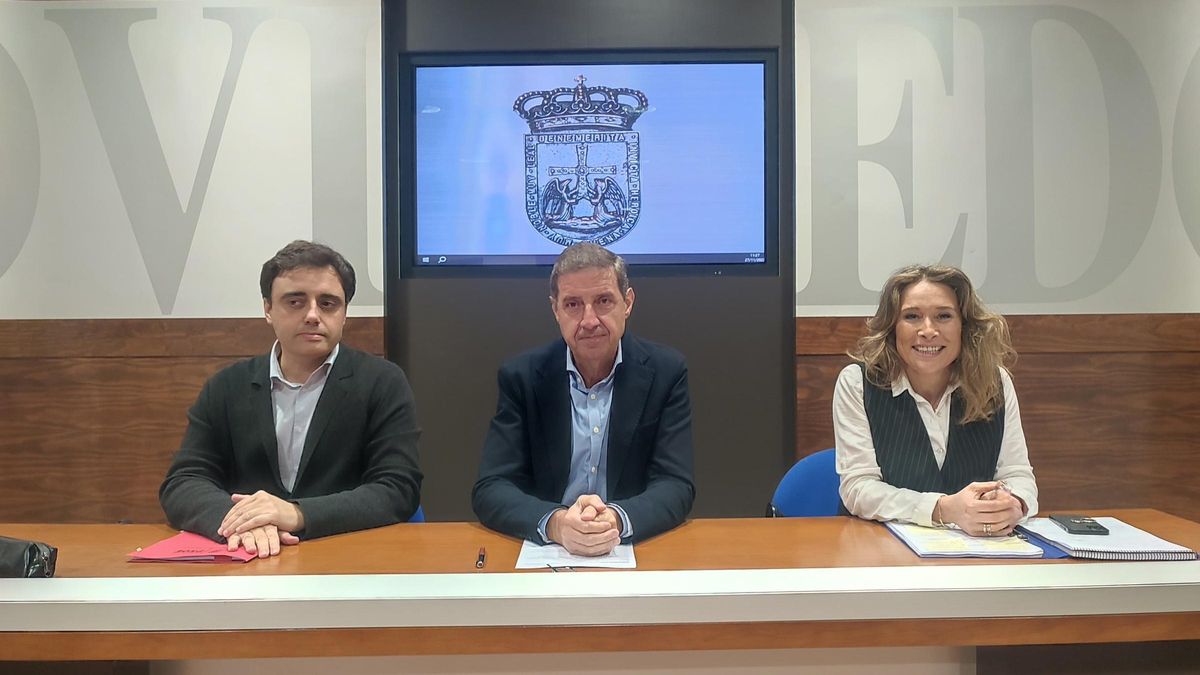 Por la izquierda, Javier Ballina, Carlos Fernandez Llaneza y Sonia Fidalgo.