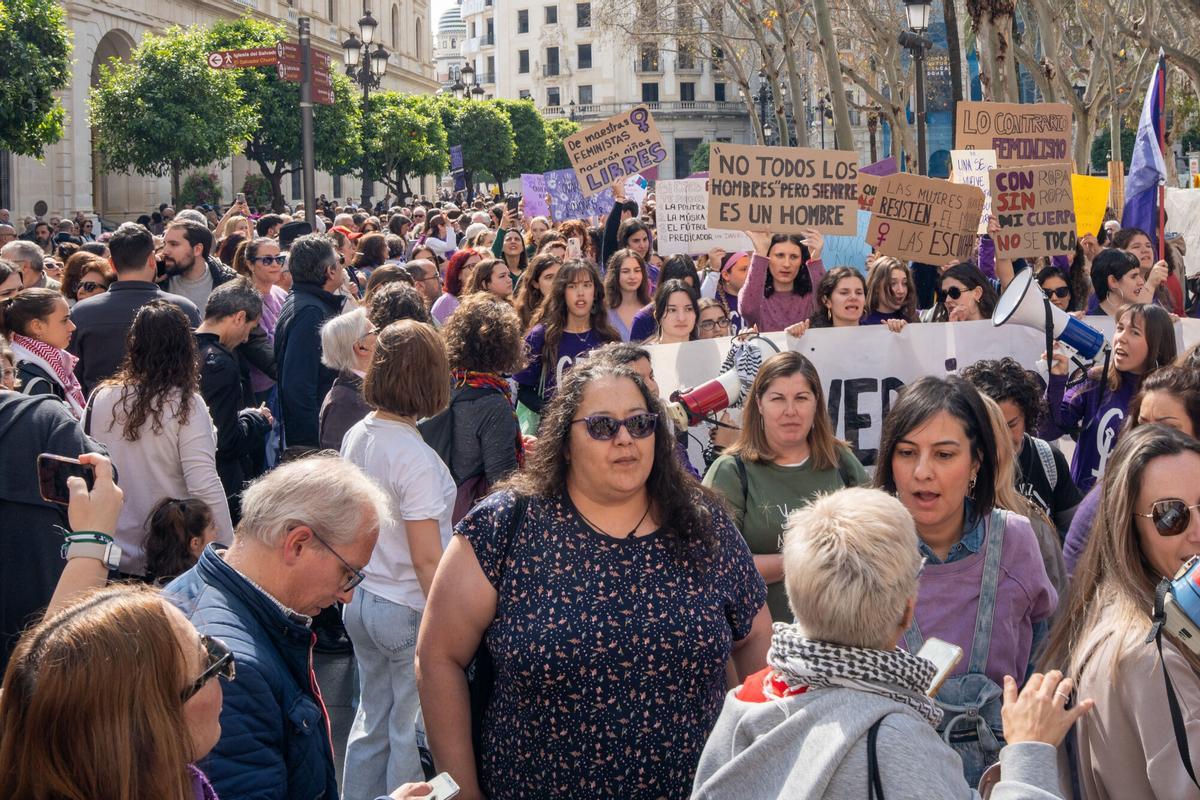 Una de las manifestaciones del 8M de  este domingo en Sevilla.