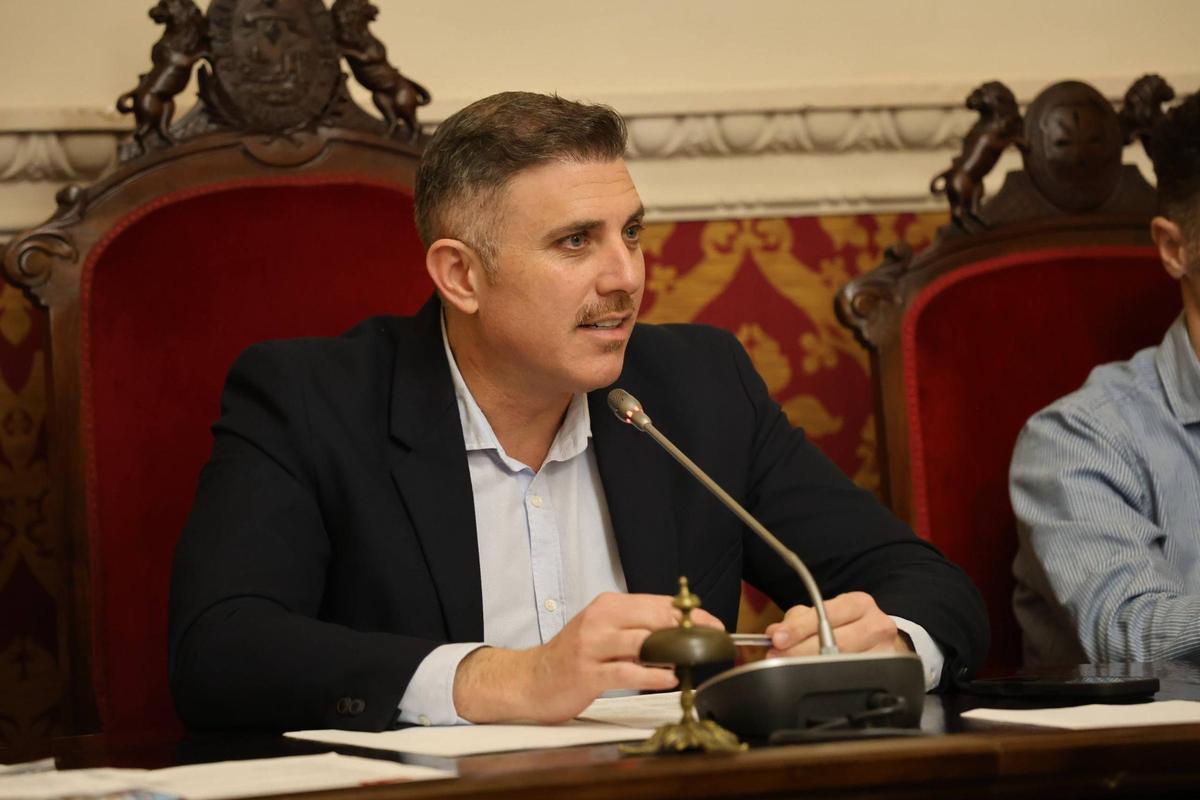 El alcalde de Cullera, Jordi Mayor, en un pleno.
