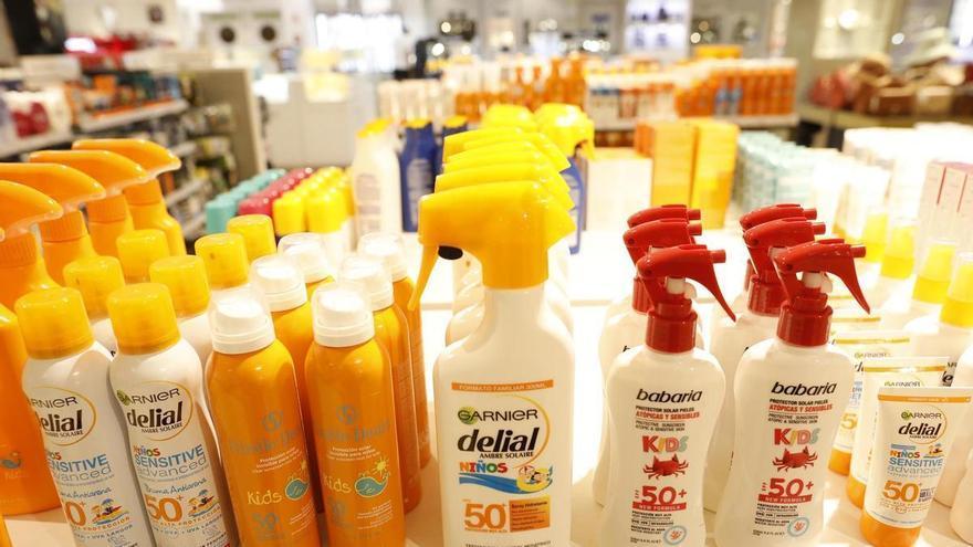 Millors cremes solars segons l'OCU: els quatre més recomanats per a aquest estiu