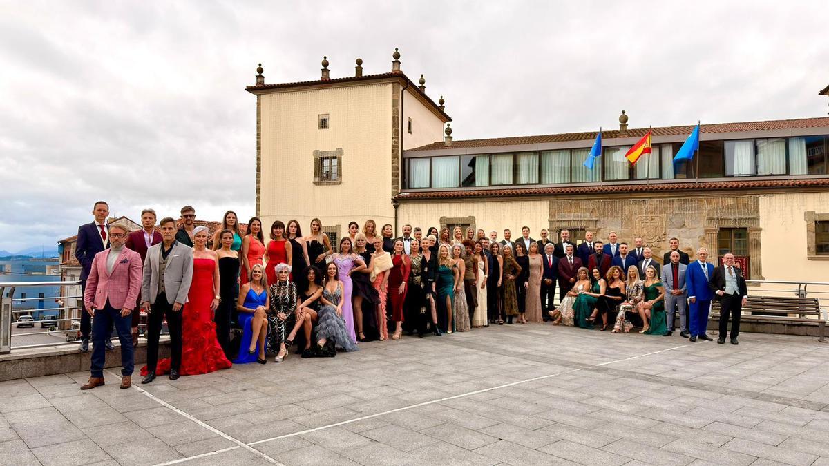 El grupo de participantes durante la gala.