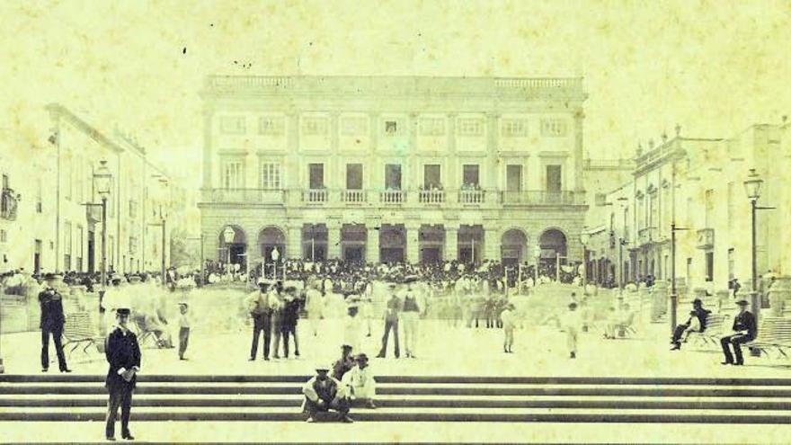 La plaza de Santa Ana, en Vegueta, en una fotografía tomada en la última década del siglo XIX. | | FEDAC