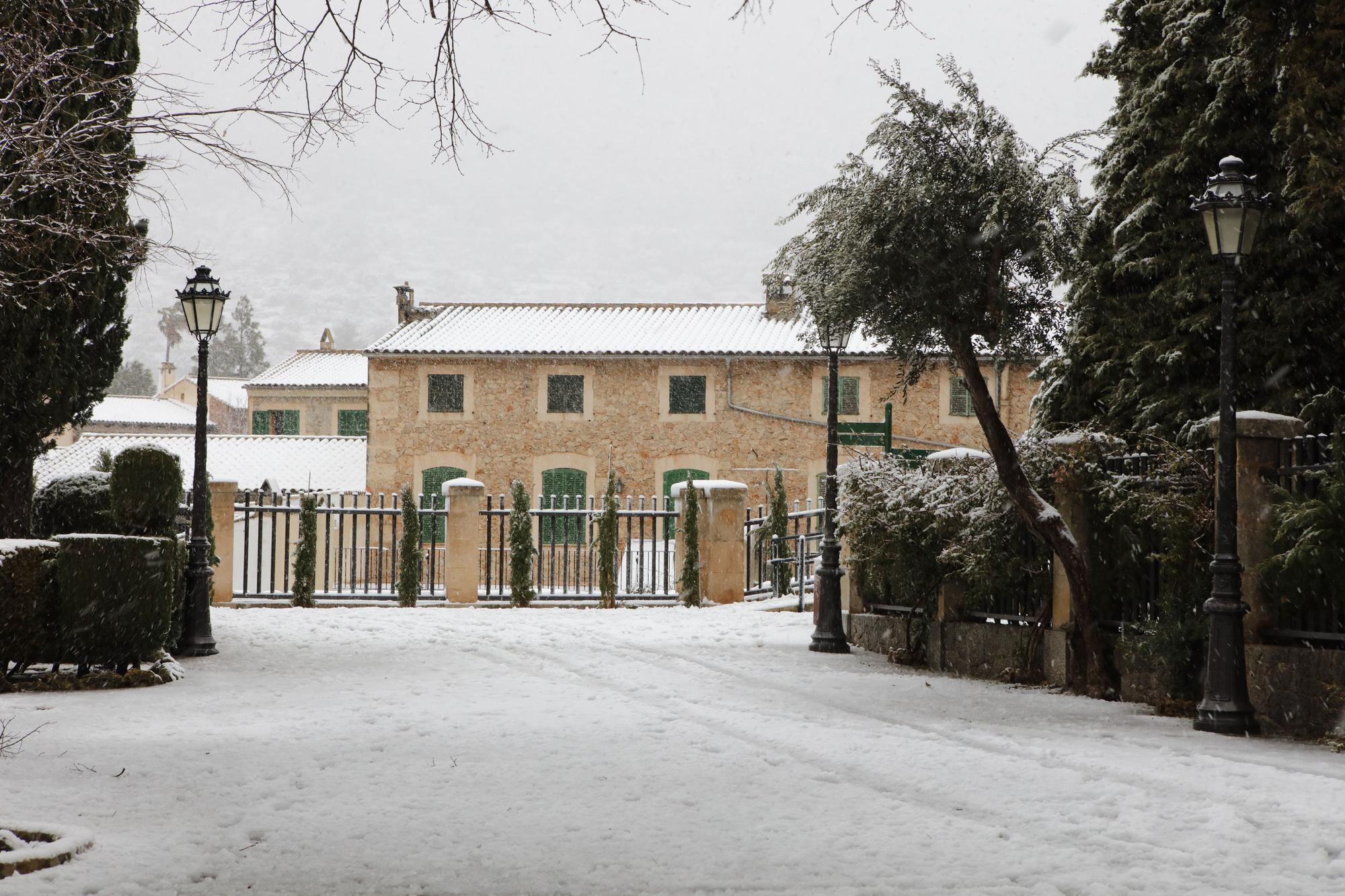 Malerisches Mallorca: Valldemossa im Schnee