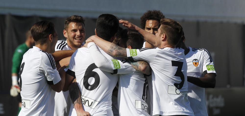 El Puchades se convierte en una fiesta con la victoria del Valencia Mestalla frente al Badalona