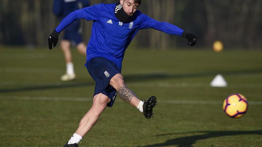 Berjón y Omar, con el grupo para preparar el Elche-Oviedo