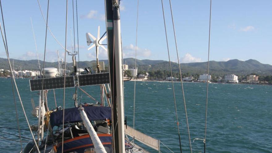 Un barco de bandera francesa se hunde en Sant Antoni