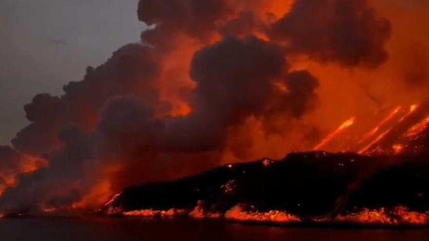 La lava del volcán de La Palma alimenta la fajana de Los Guirres.