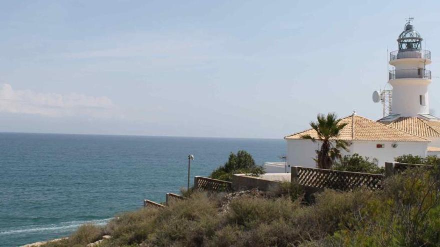 Rescatan a dos deportistas arrastradas mar adentro por el poniente en Cullera