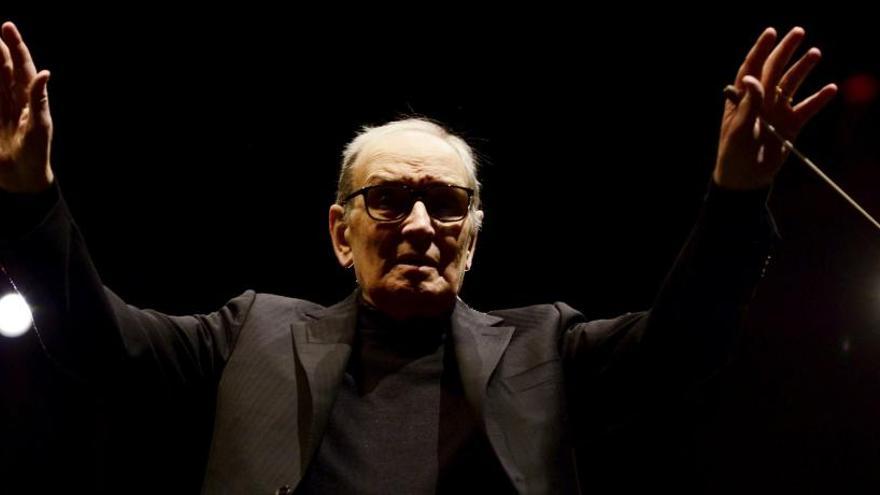 Ennio Morricone colgará la batuta este verano.