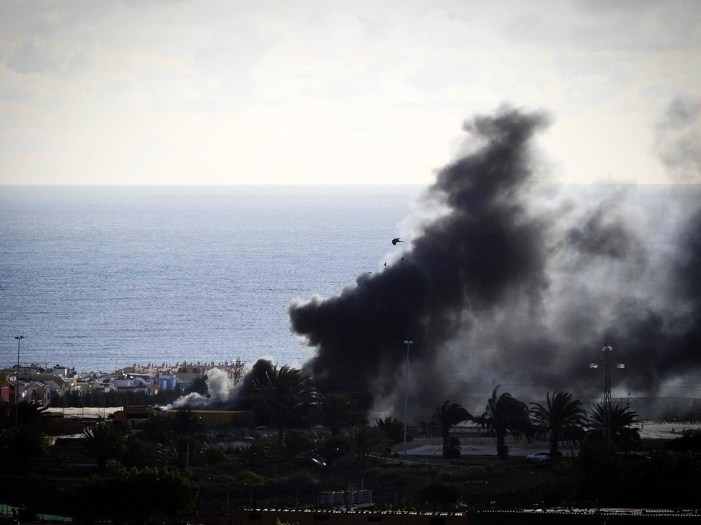 Incendio en una nave industrial en Ingenio