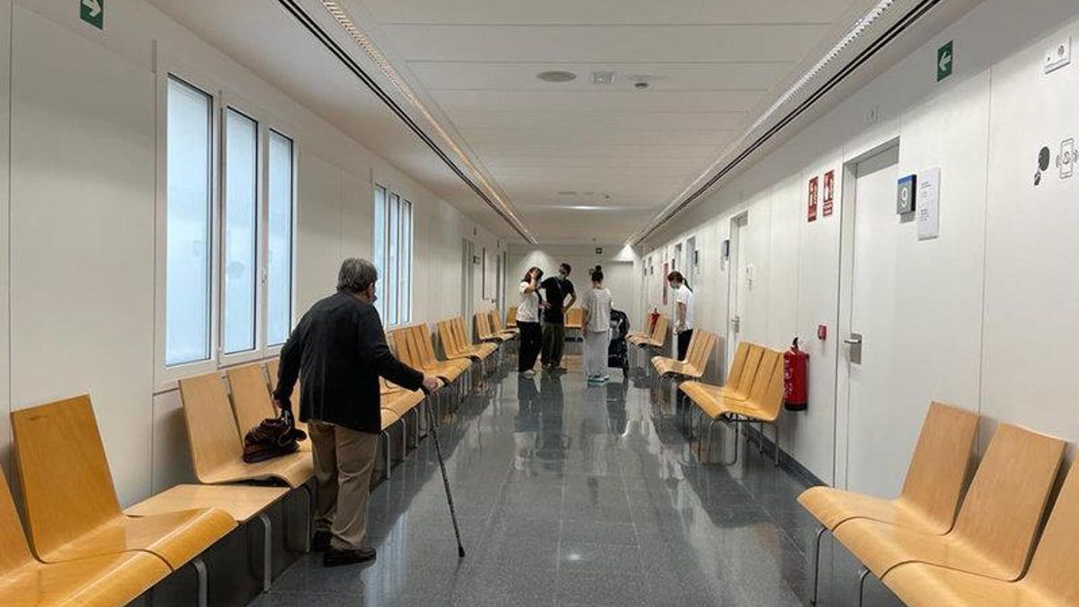 Una sala d'espera per visitar-se amb el metge en una imatge d'arxiu.
