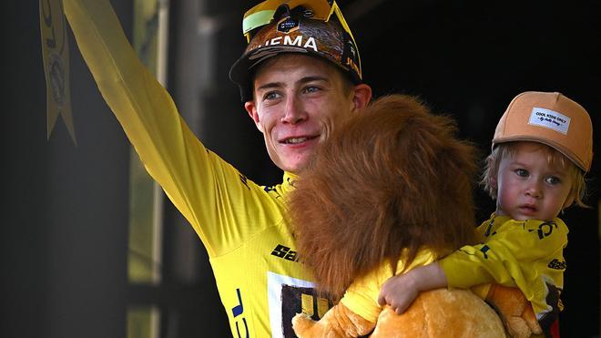 Jonas Vingegaard defensió su corona del Tour de Francia, quedó segundo en la Vuelta a España y ganó O Gran Carmiño, la Vuelta al País Vasco y el Criterium del Dauphiné. Vingegaard terminó recibiendo el premio Velo D’Or (Bicicleta de Oro) en un año de ensueño para el danés.