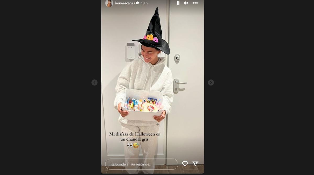 Disfraz de Halloween de Laura Escanes: con un chándal gris en homenaje a Chenoa.