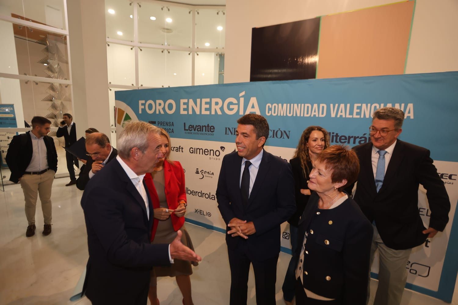 Llegada de los asistentes a la segunda edición del Foro de Energía en la Comunitat Valenciana