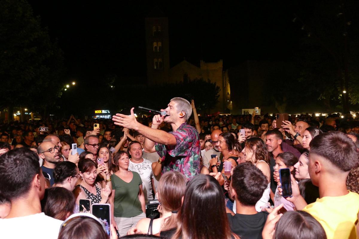 EN IMATGES | L’Orquestra Di-Versiones i Els Catarres captiven milers de persones a la tercera Bertranada Fest