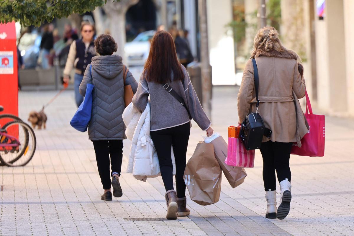 Mira aquí todas las fotos del primer día de rebajas en Ibiza