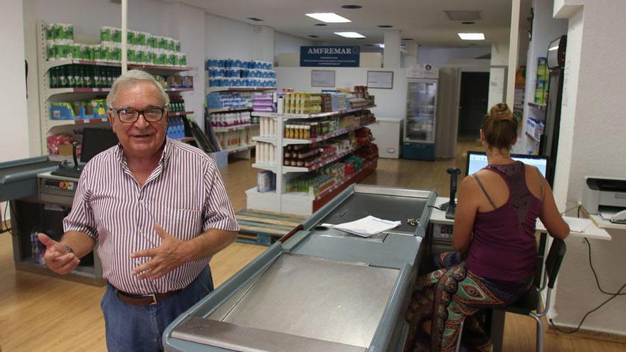 Fernando Gutiérrez, ayer en el economato municipal que gestiona Amfremar.