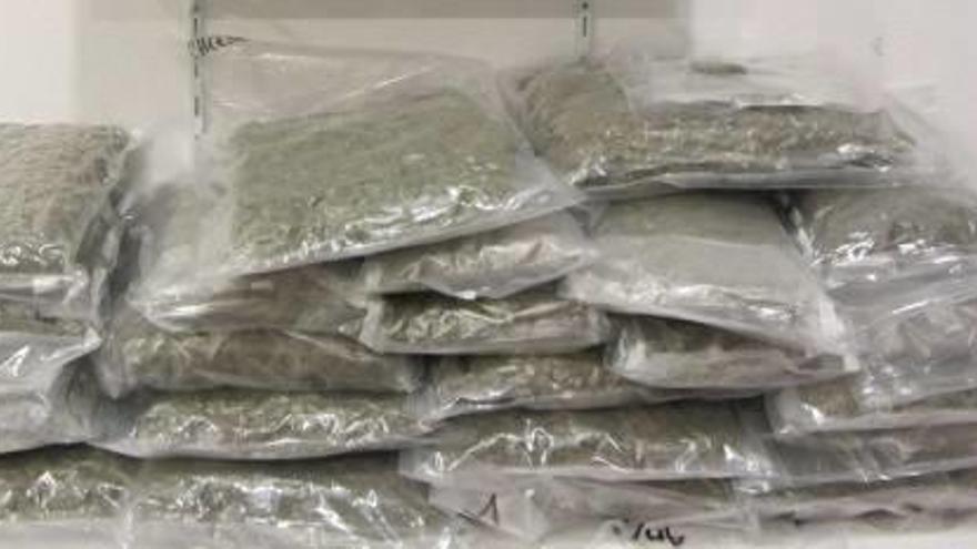 Troben més de 17 quilos de marihuana  amagats en un vehicle