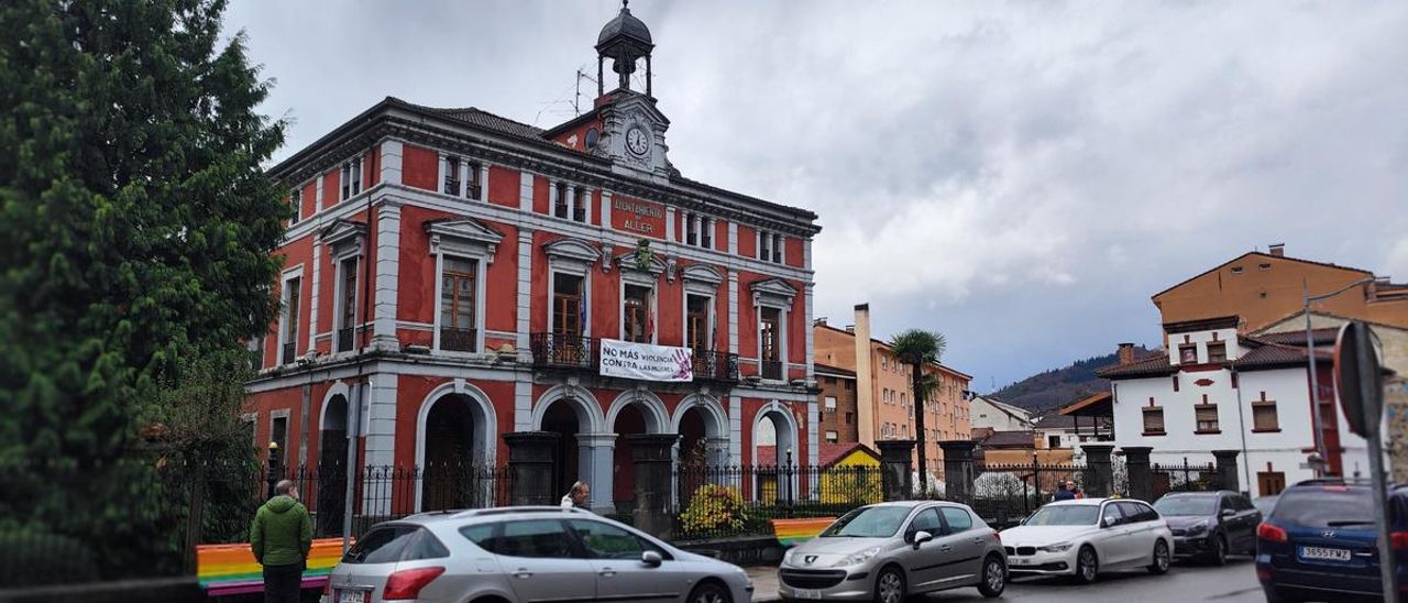 El Ayuntamiento de Aller, en Cabañaquinta.
