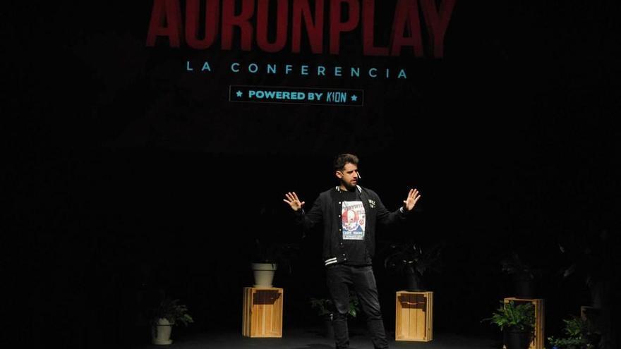 La conferencia de Auronplay en el auditorio de la Pola.