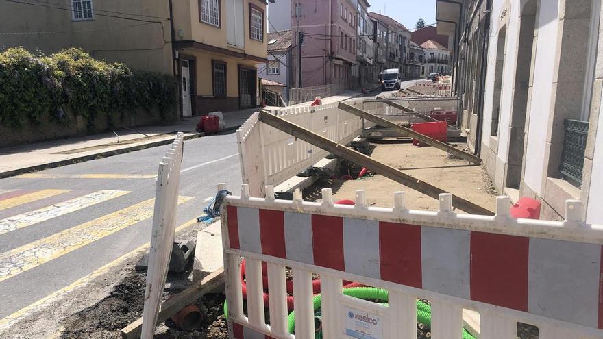 La Xunta 'traspasa' a otra empresa la reforma de la travesía de Palmeira, parada desde hace semanas