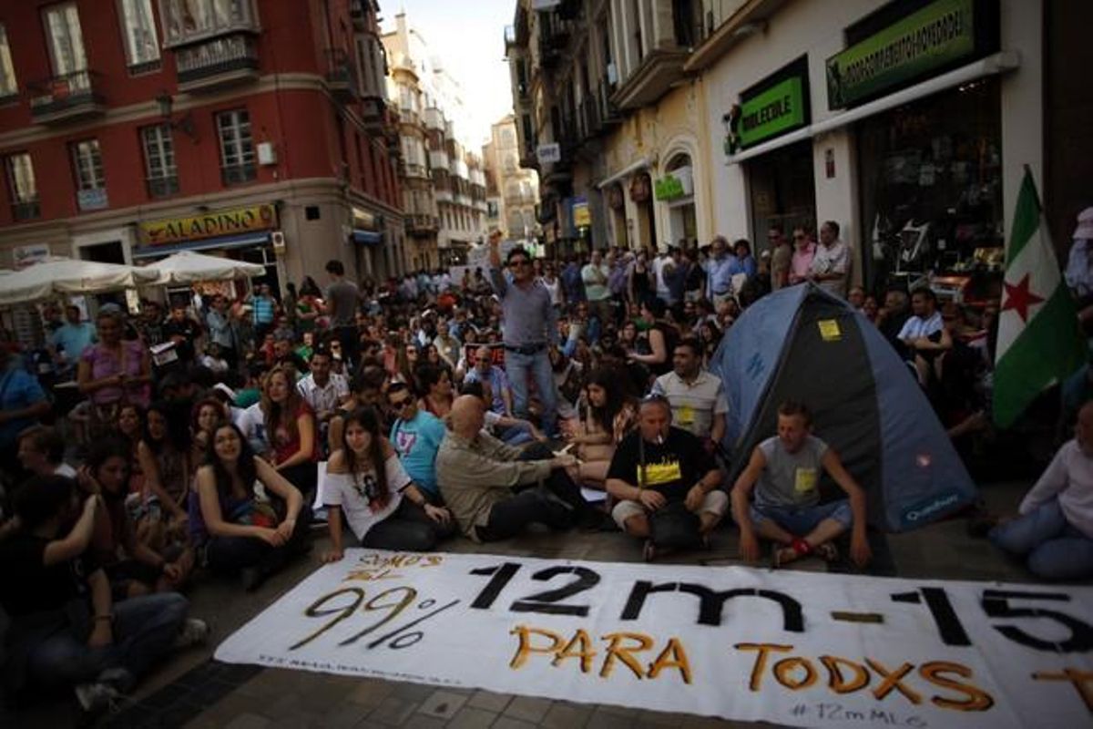 Els manifestants de Màlaga van protestar al voltant d’una pancarta que diu ’Som el 99%. 12M-15-M per a tots’, per mostrar el seu malestar contra les mesures d’austeritat del Govern, els bancs, els polítics, la recessió econòmica i l’alta taxa d’atur al país.