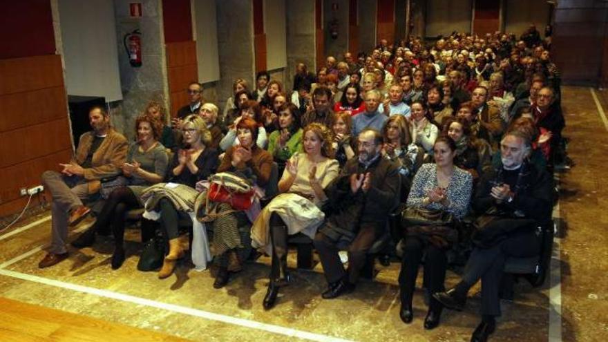 El público que llenó el auditorio vigués del Areal para oír hablar de los judíos europeos.  // Ricardo Grobas