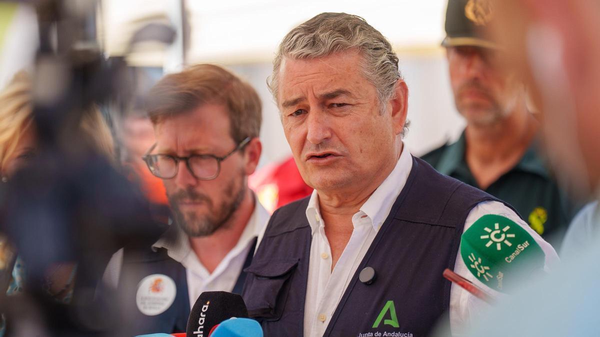 El vicepresidente primero y consejero de la Presidencia, Sanidad y Emergencias, Antonio Sanz, atiende a los medios de comunicación.