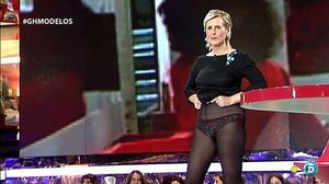 La popular presentadora es va fer pujar la faldilla a petició d’una exconcursant de l’última edició del ’reality’.