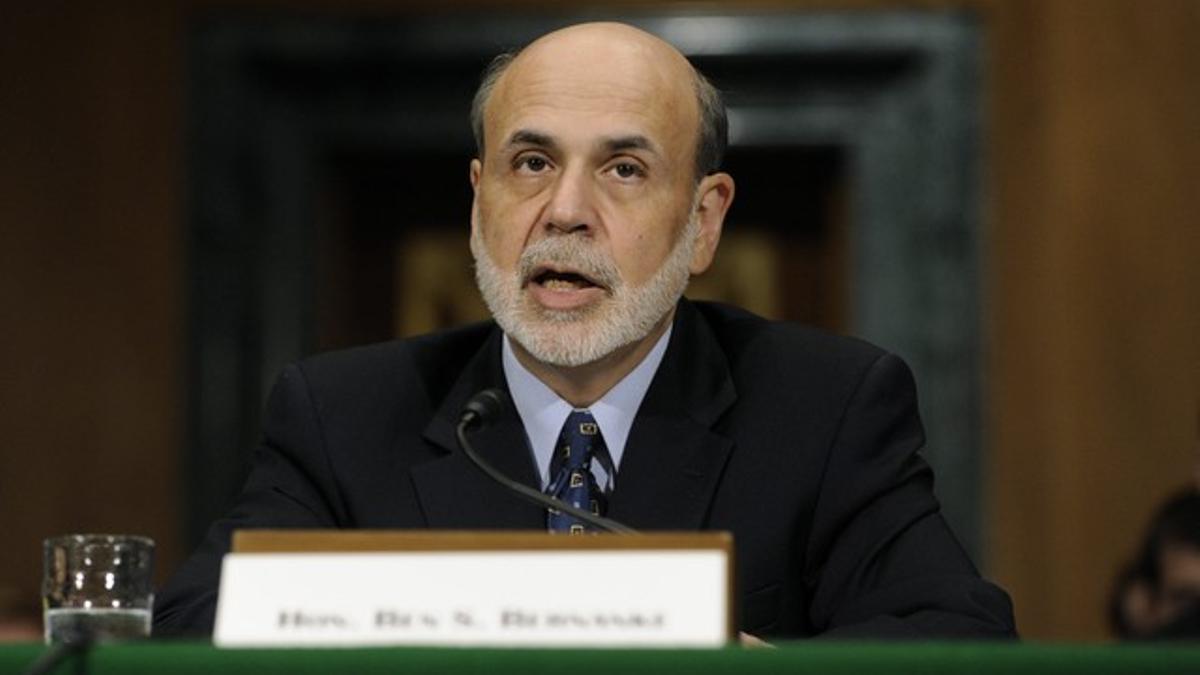 Bernanke comparece ante el Congreso para presentar su informe semestral sobre política monetaria.