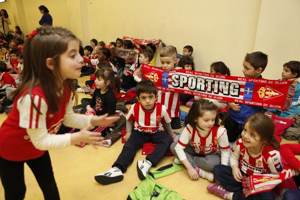 Visita de jugadores del Sporting al colegio Gloria Fuertes de Gijón