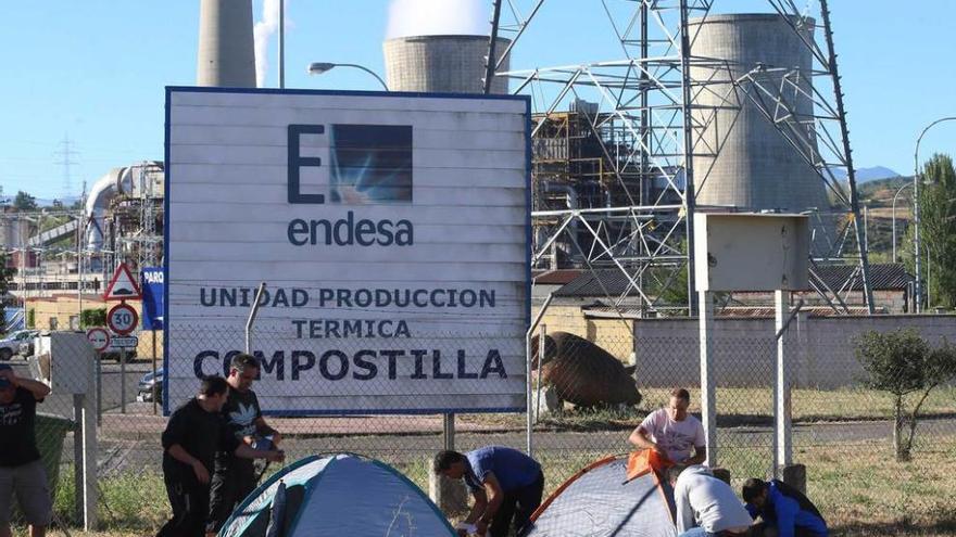 Un grupo de mineros de la Astur Leonesa, en la térmica de Compostilla.