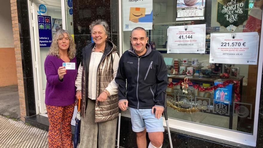 Crónica de la Lotería en Avilés: una pizca de suerte y un &quot;puñao&quot; de euros