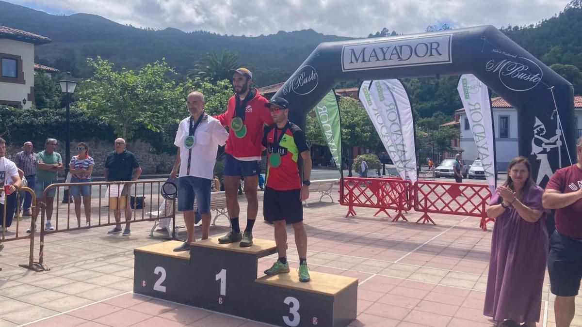 Podio masculino IV Trail Cacolas.