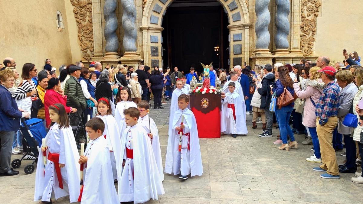 La población celebró el pasado sábado la tercera edición de la procesión infantil, marcada por una participación multitudinaria.