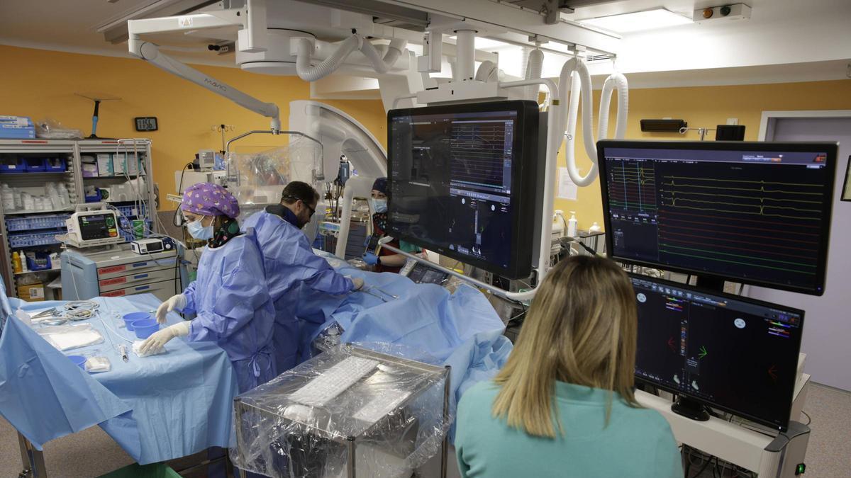El Hospital Universitario de Cabueñes inicia la cirugía de ablación por electroporación para pacientes con arritmia