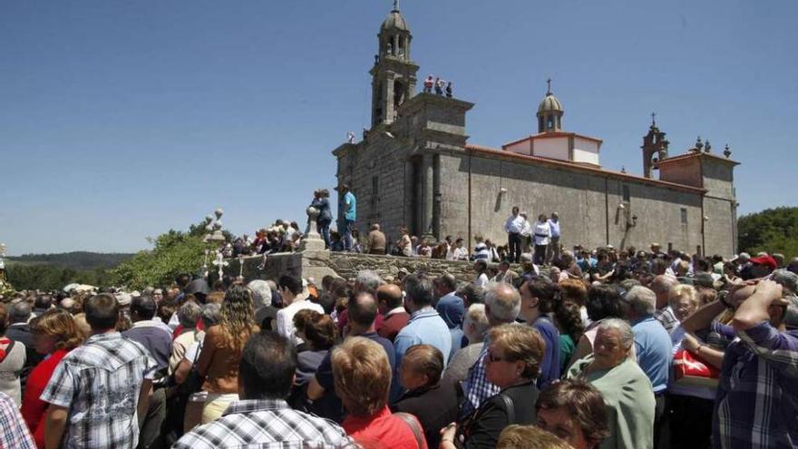 Romeros en una de las celebraciones en el santuario mariano lalinense.