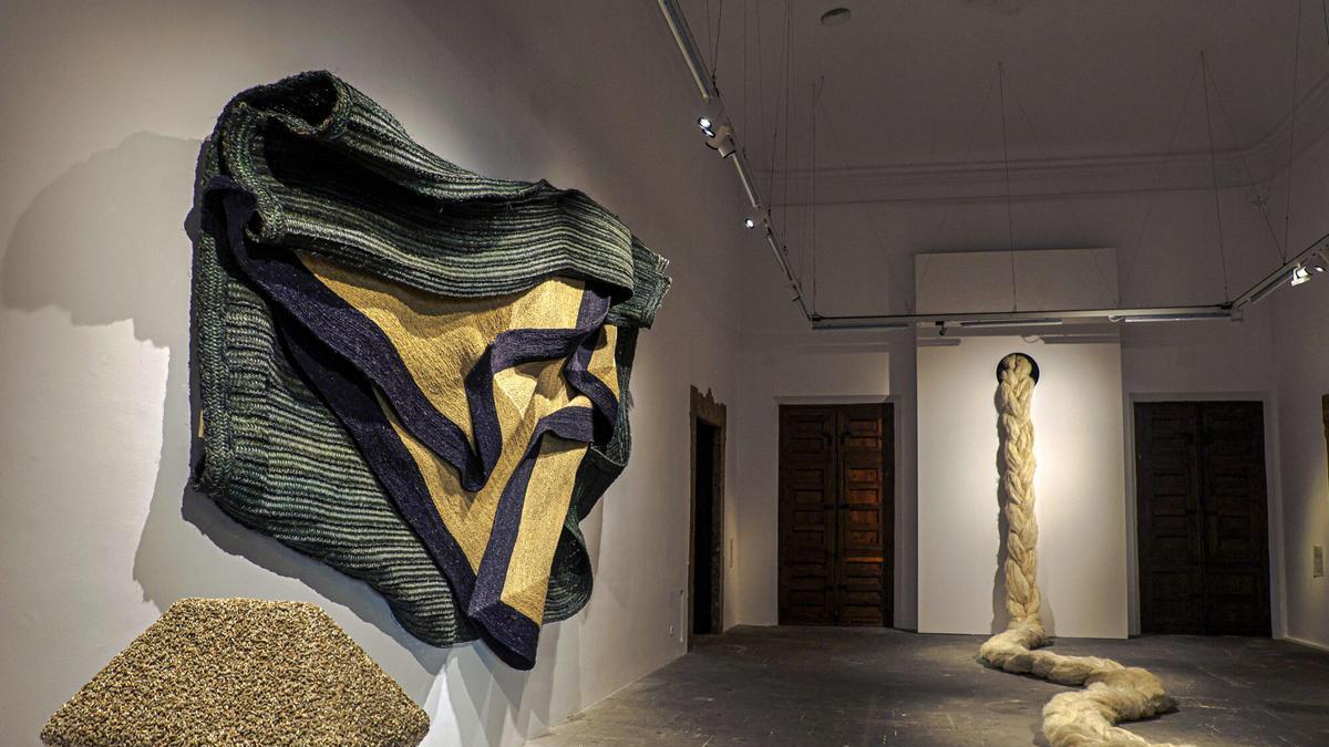 VÍDEO | La exposición ‘A media lumbre’ reúne piezas artesanas de más de 40 artistas