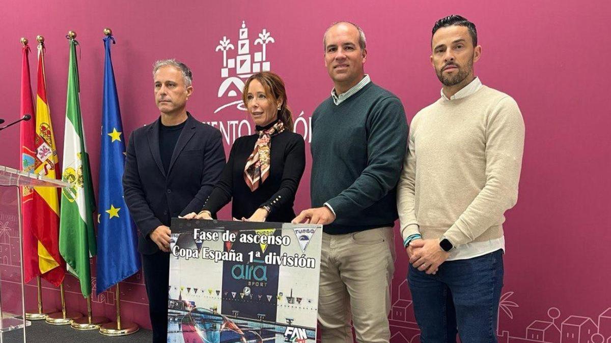 Personalidades asistentes  a la presentación de la Fase de Ascenso a la Copa de España de natación.