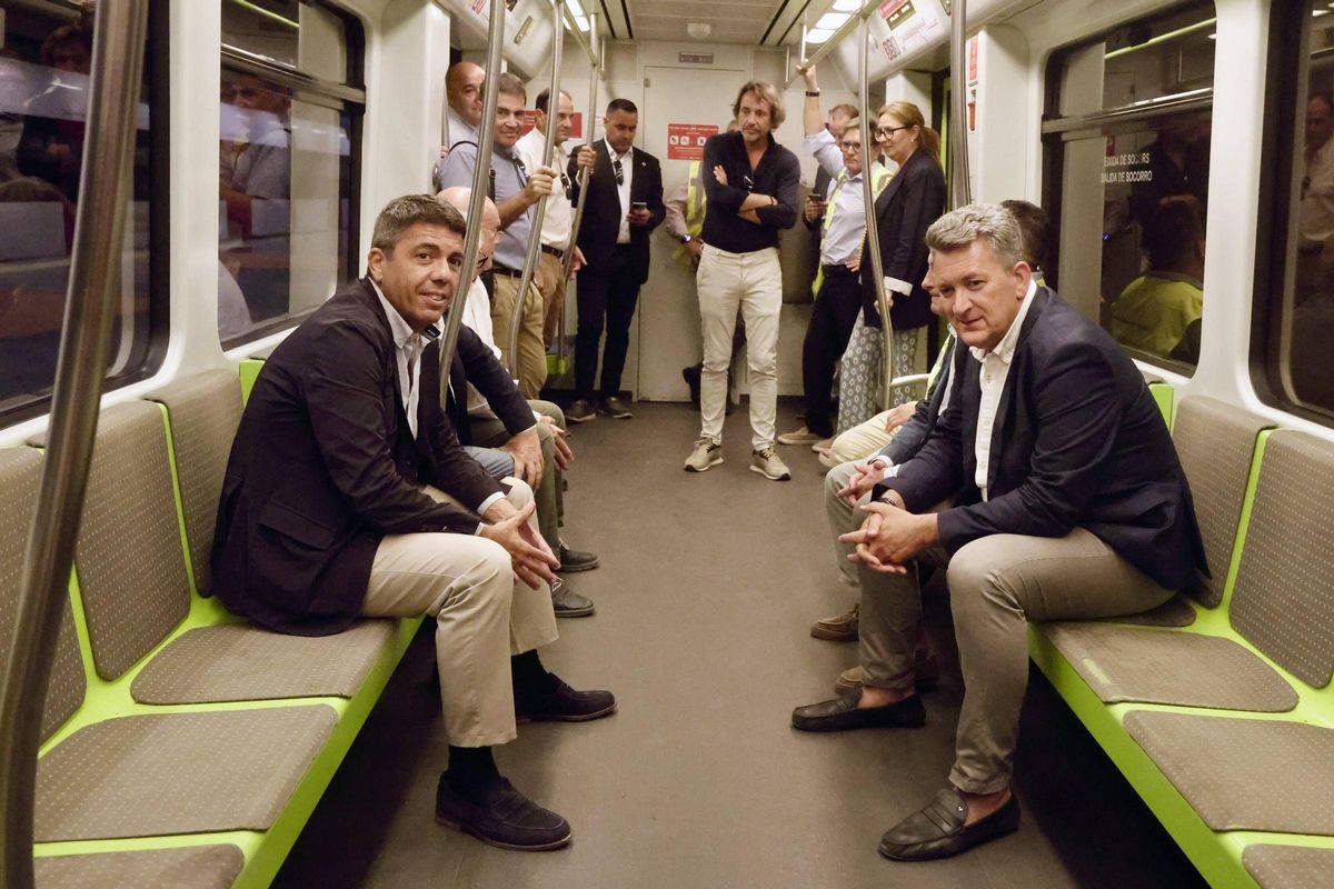 Mazón y Martínez Mus, en un trayecto de prueba del metro en la zona dana antes de su reapertura definitiva