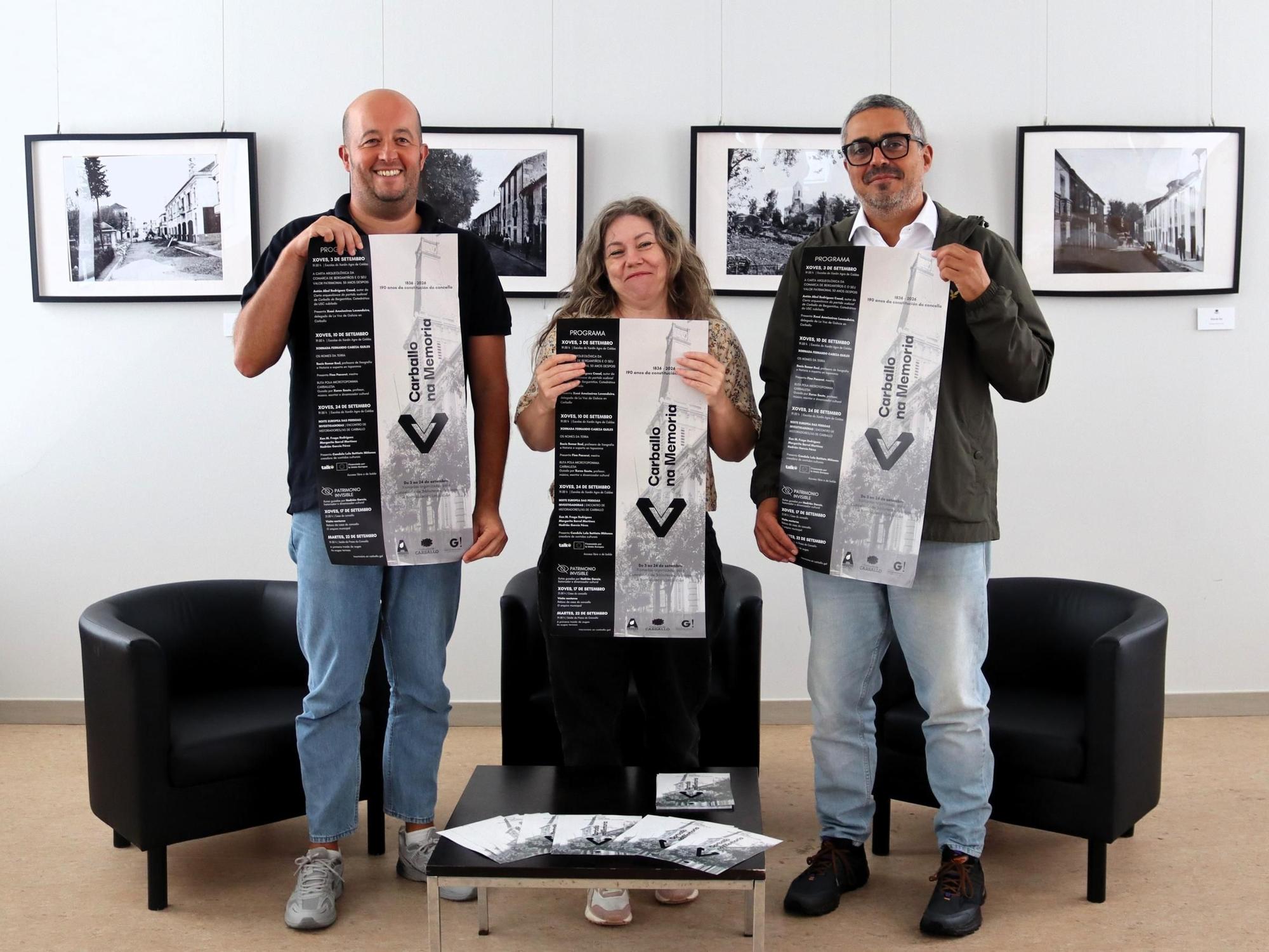 Iván Andrade, esquerda, Ángeles Pacoret e Daniel Pérez, presentando as xornadas.