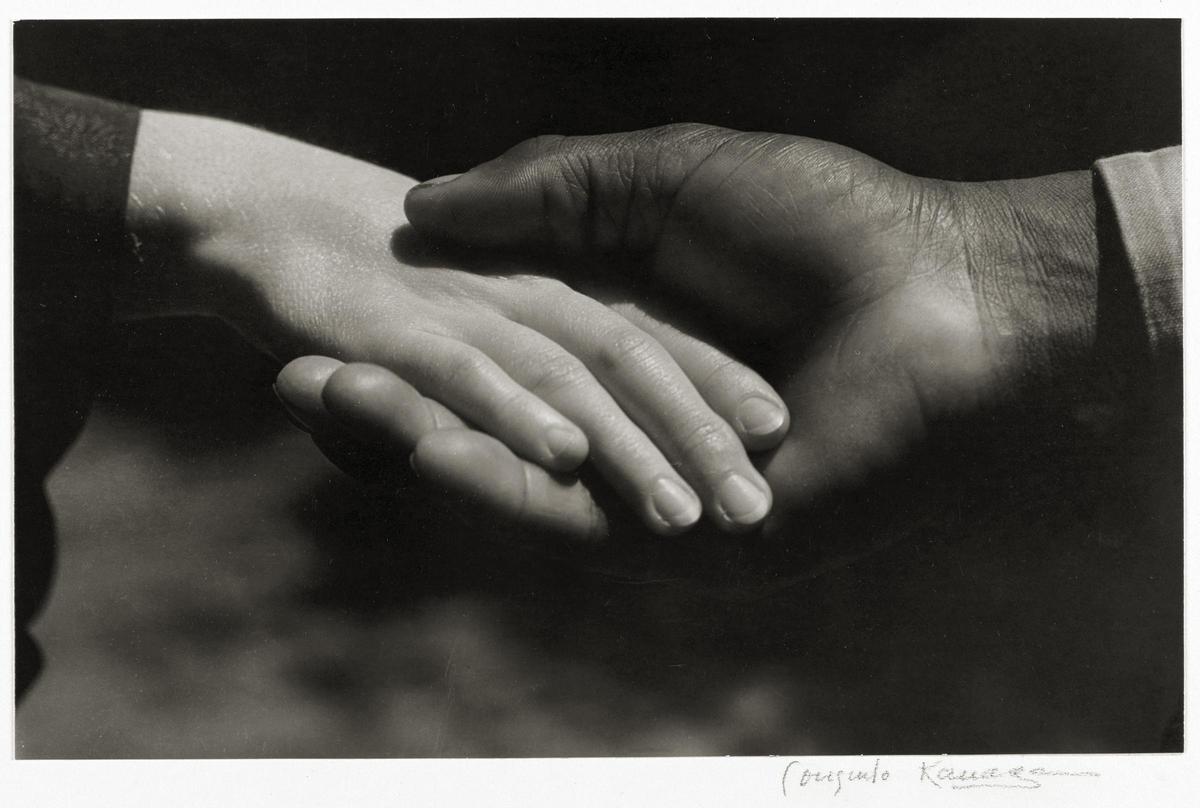 Consuelo Kanaga, 'Hands' [Manos], 1930.