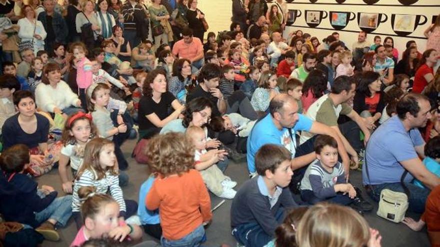 Cuentacuentos en el Salón do Libro. // Rafa Vázquez