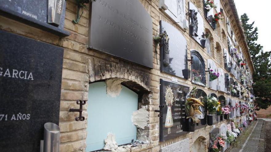 El pirómano del cementerio actuó dos veces en el mismo día