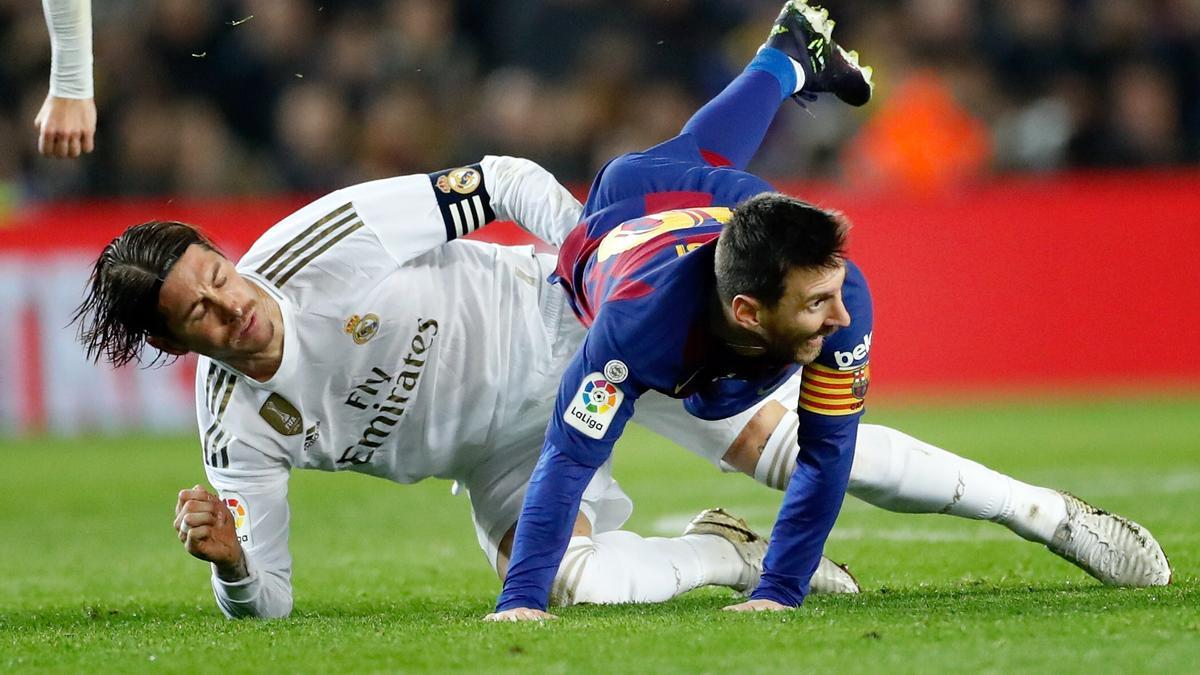 Sergio Ramos y Leo Messi durante un partido de Liga.