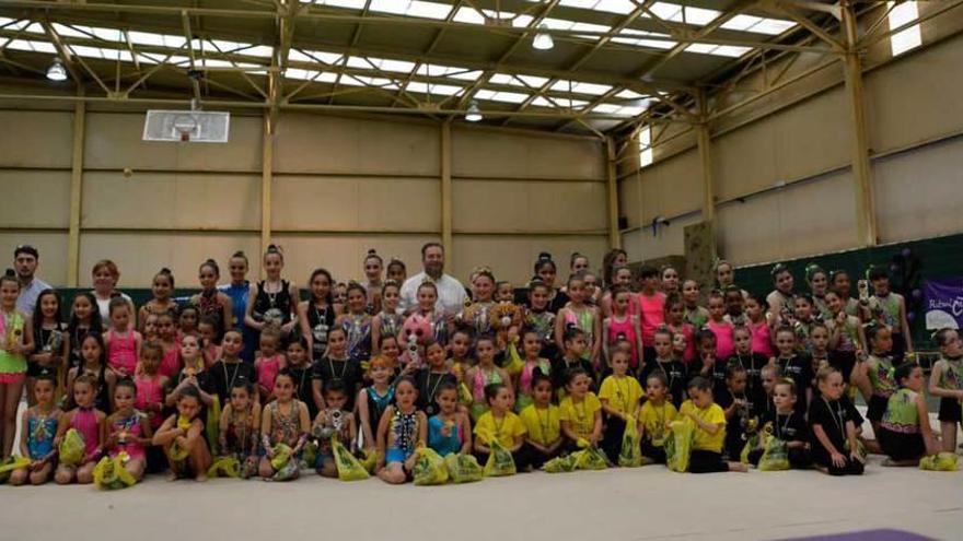 Fiesta de la gimnasia rítmica en el quinto festival de Colunga