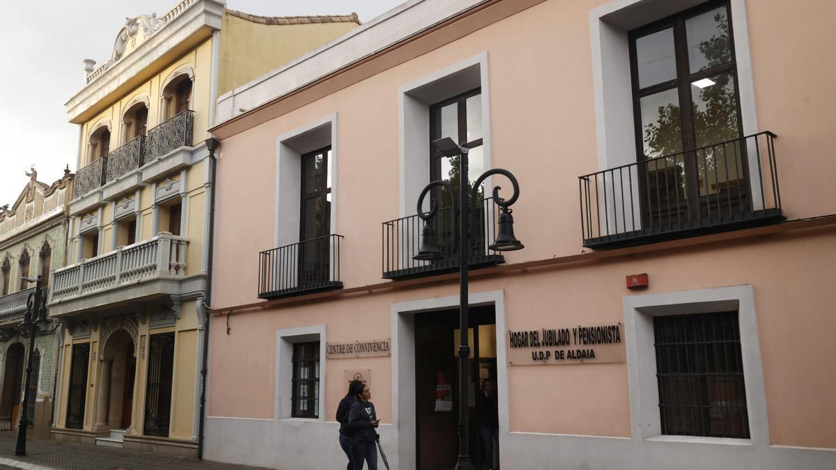 Casa del Bollo en Aldaia, donde está el Hogar del Jubilado y que ahora ha tenido que clausurar algunas estancias.