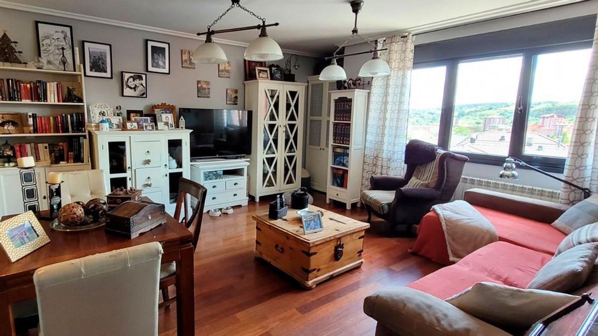 Avilés esconde un chollo a la venta que acaba de tirar su precio con una rebaja: dúplex de tres habitaciones, dos baños y terraza privada que está para entrar a vivir